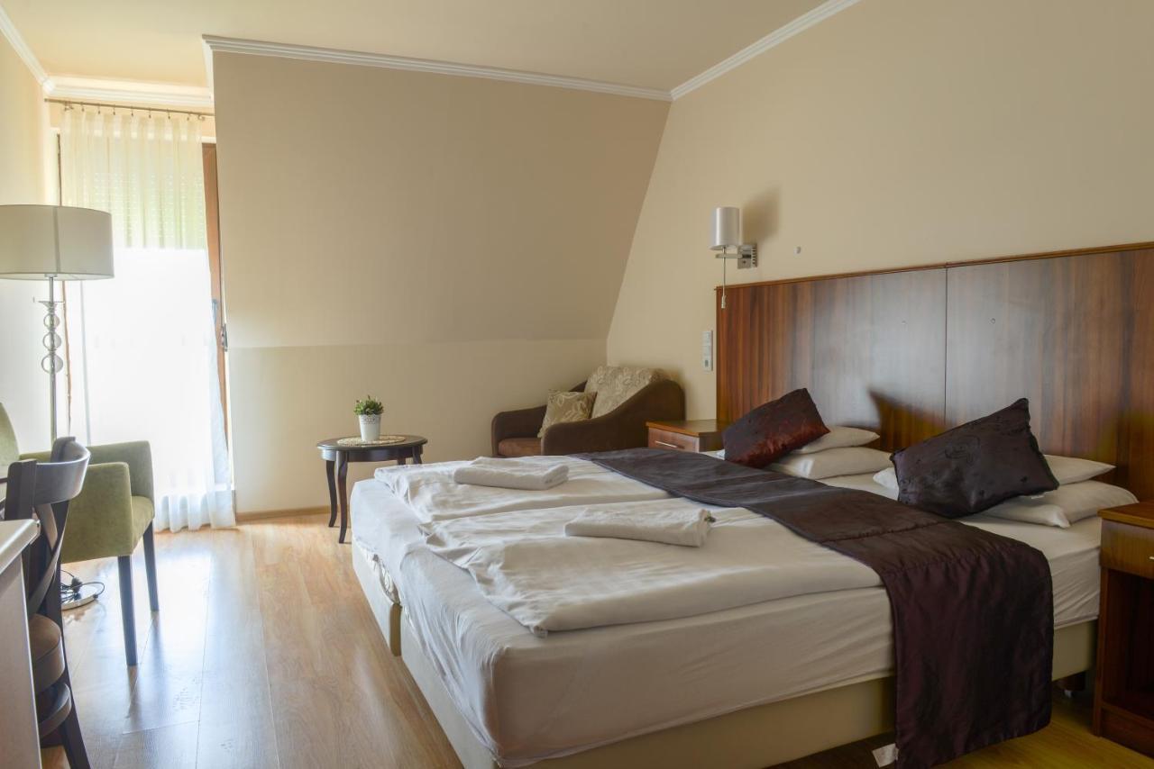 Bed and Breakfast Petreny Borpanzio Egerszalók Exterior foto