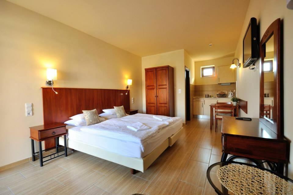 Bed and Breakfast Petreny Borpanzio Egerszalók Exterior foto