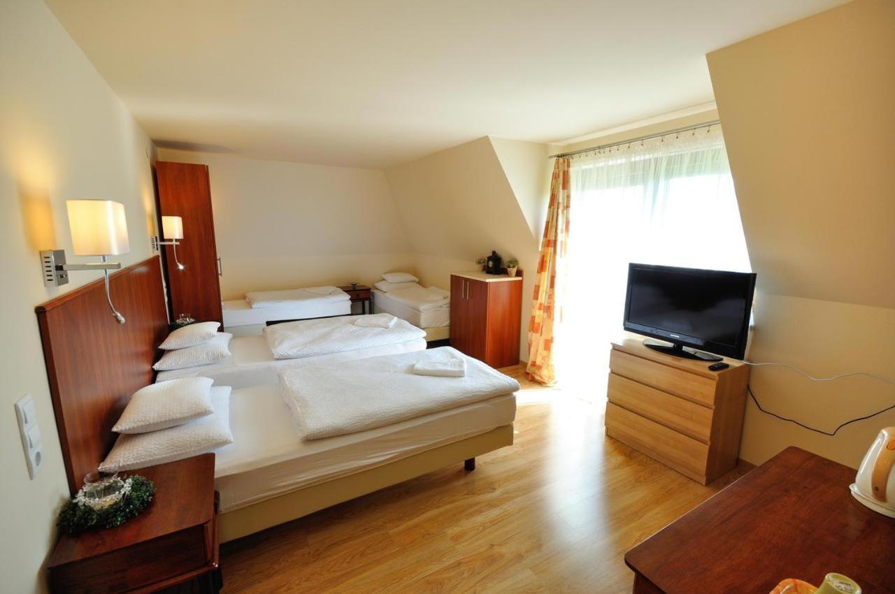 Bed and Breakfast Petreny Borpanzio Egerszalók Exterior foto
